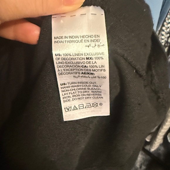 Chico's Black V-Neck Top with embroidered elephant size 3 - Picture 3 of 6